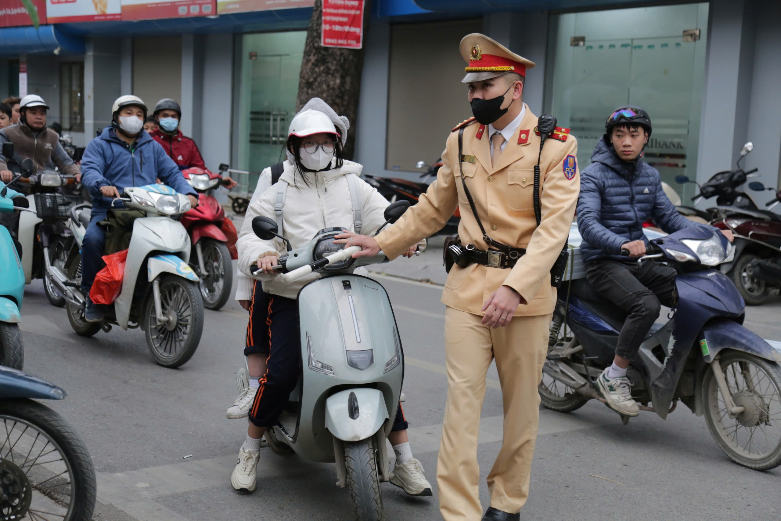 Nhức nhối tình trạng vi phạm giao thông của học sinh Nhức nhối tình trạng vi phạm giao thông của học sinh