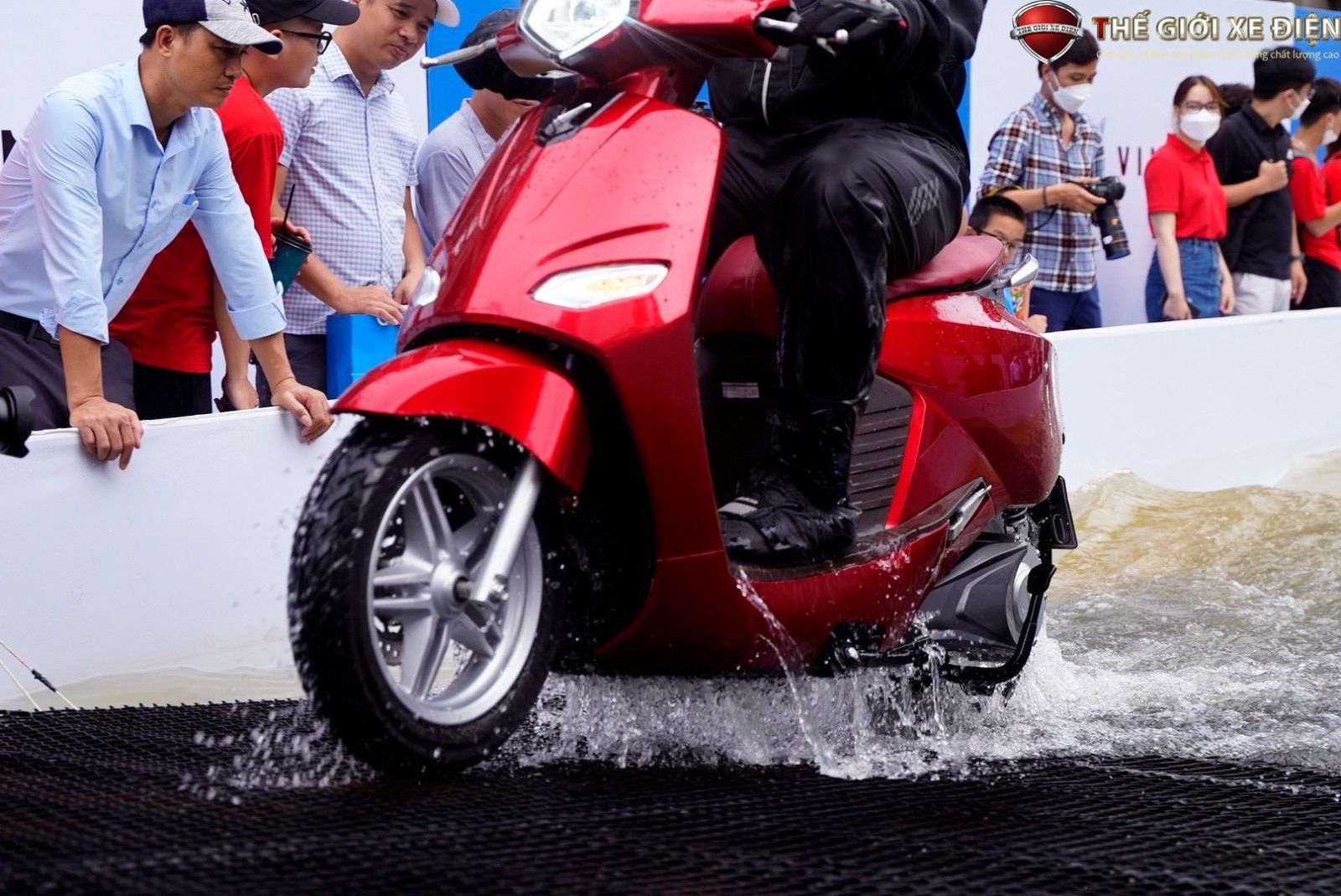 Khả năng vượt địa hình ngập nước phù hợp với Việt Nam Khả năng vượt địa hình ngập nước phù hợp với Việt Nam