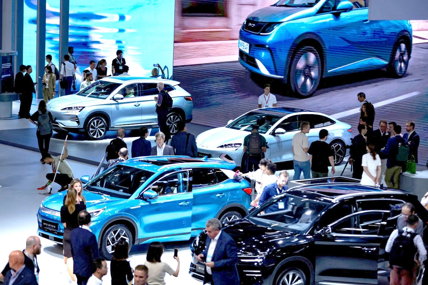 Cơn Lốc Xe Điện Trung Quốc Đổ Bộ Thị Trường Châu Âu Cơn Lốc Xe Điện Trung Quốc Đổ Bộ Thị Trường Châu Âu