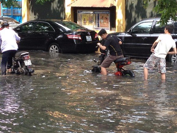 Động cơ xe bị ngập nước Động cơ xe bị ngập nước