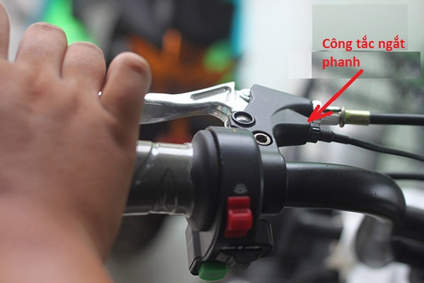 công tắc ngắt phanh ở xe đạp điện công tắc ngắt phanh ở xe đạp điện