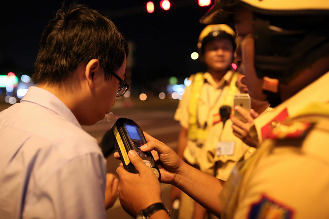 lái xe sau khi uống rượu uong_ruou_tham_gia_giao_thong_2101170538