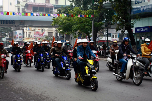 Tạo điều kiện cho người dân đăng ký xe máy điện Tạo điều kiện cho người dân đăng ký xe máy điện