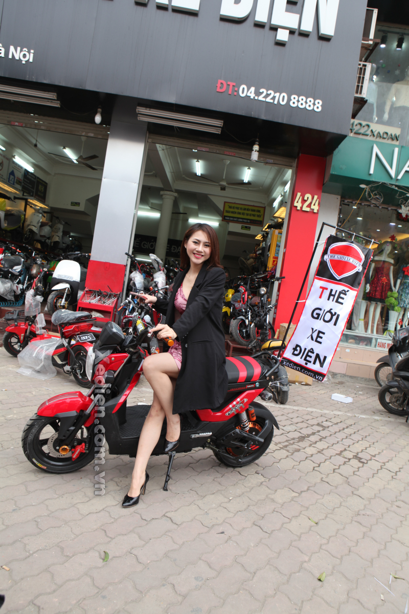 Hotgirl Yến Xôi tại Thế Giới Xe Điện Hotgirl Yến Xôi tại Thế Giới Xe Điện