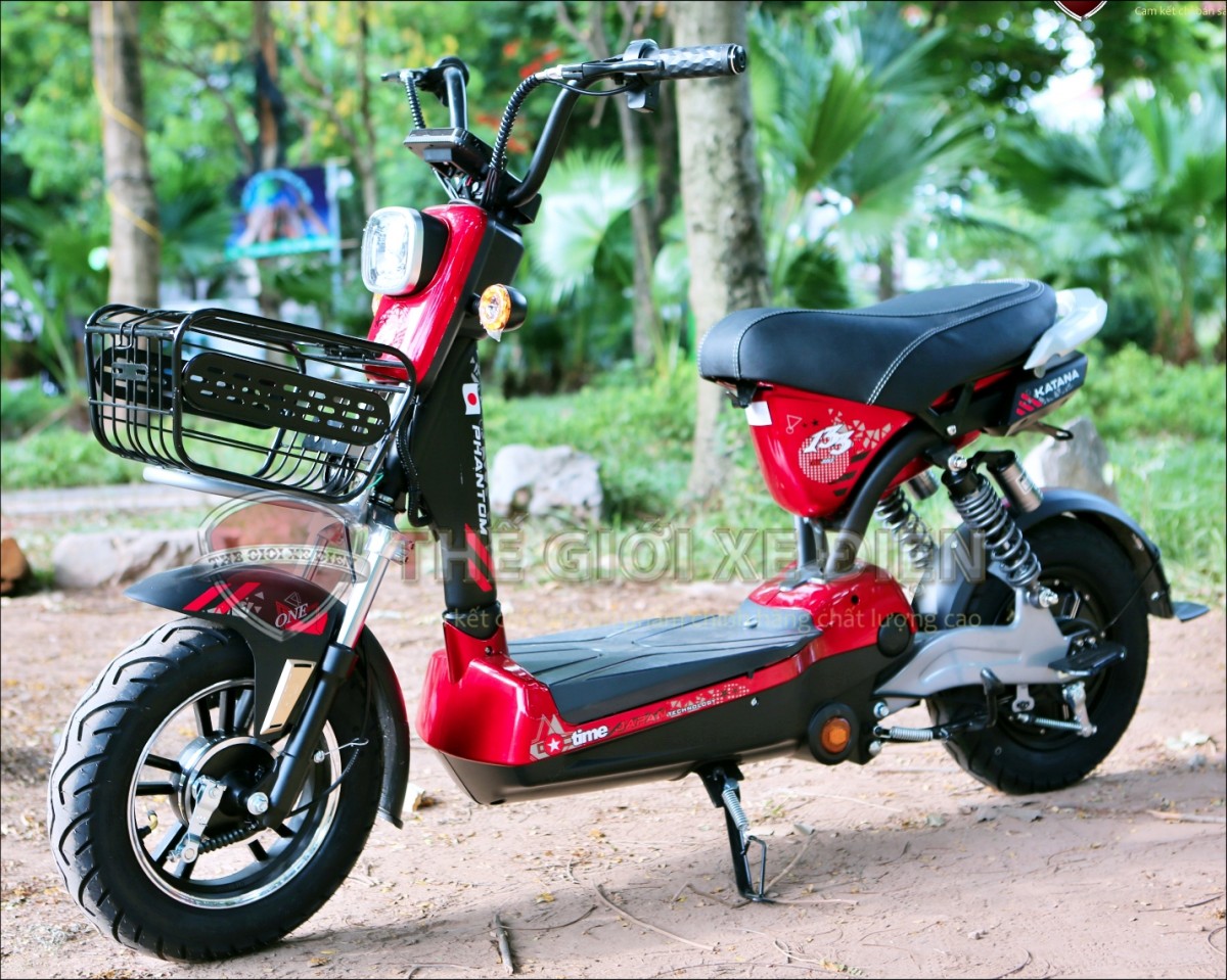 ĐẶT LÊN BÀN CÂN HAI MẪU XE ĐẠP ĐIỆN 133 MỚI NHẤT CỦA HÃNG KATANA 